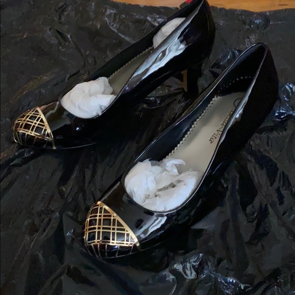 Heels - Picture 1 of 3